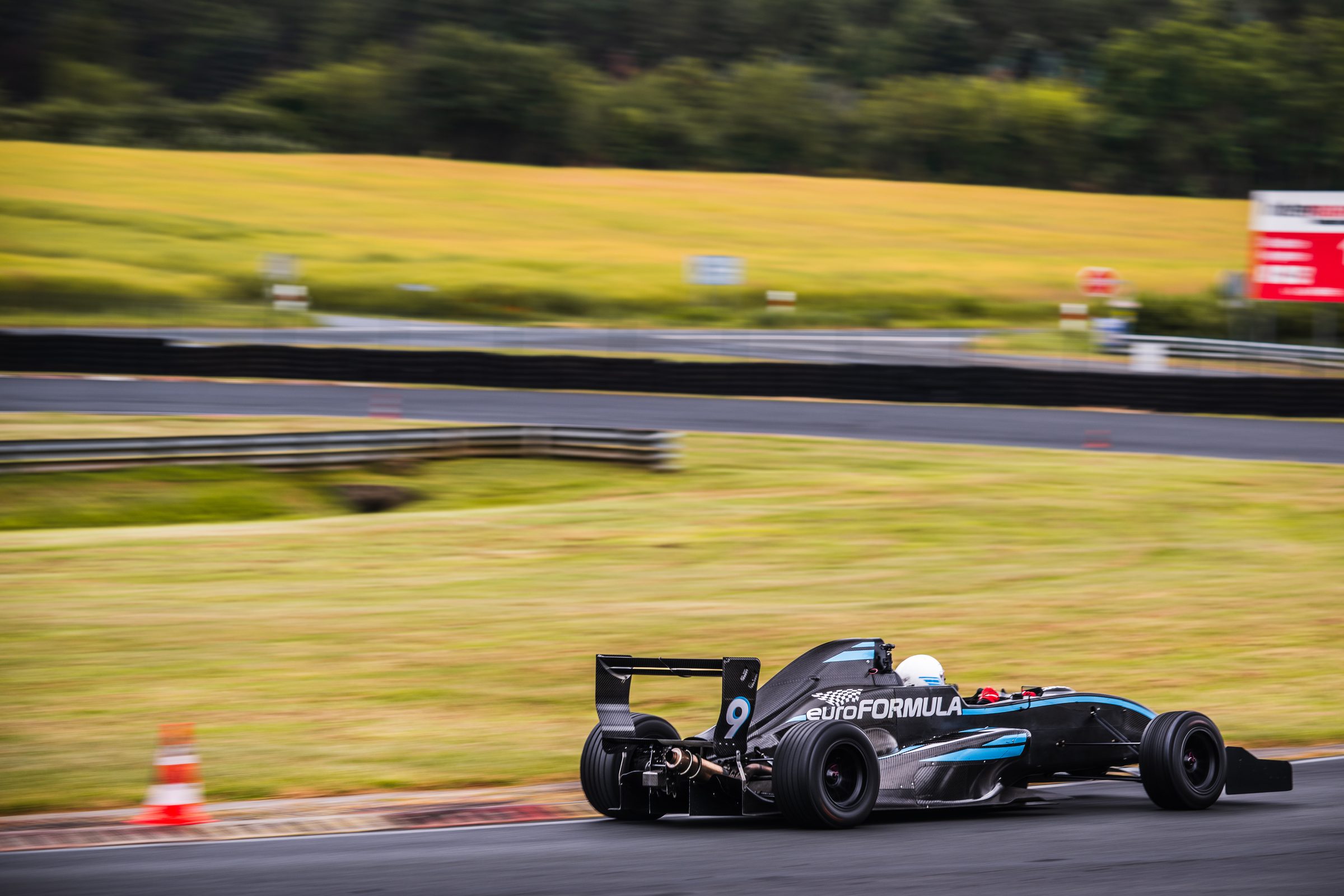 Formule Renault 2.0 en piste à Euroformula